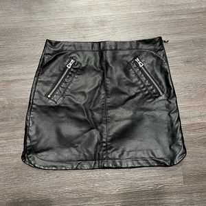 Silence + Noise- pleather mini skirt- black- small